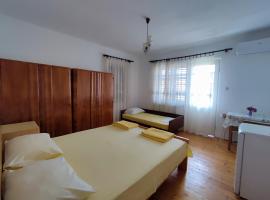 Guesthouse Porobic 3-Bed Room Terrace、イガロのホテル