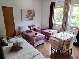 Apartments Panonija, hotel v Novalji