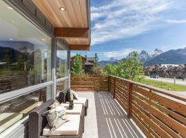 Luxe Retreat by Canadian Rockies Vacation Rentals, casa de campo em Canmore