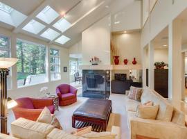 Expansive Sun Valley Home Close to Slopes!, hotel v destinaci Sun Valley