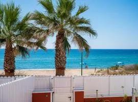 AT148 Frente la playa, jardín privado, vistas mar