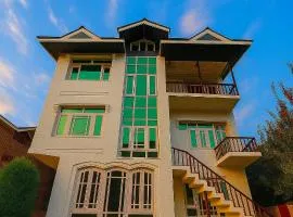 The Shesh Bagh Boutique - Garden Stay Near Dal Lake & Mughal Garden
