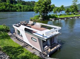 Eichberger Hausboot, boat in Obernzell