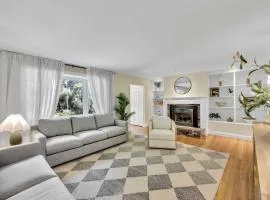 1 Story Family Home Half Mile to Beach with Patio , Grill, Office with Twin Beds, Peaceful Wooded Setting, Spacious Driveway, Garden Views, Walk to Shore, Perfect Cape Cod Getaway for Families