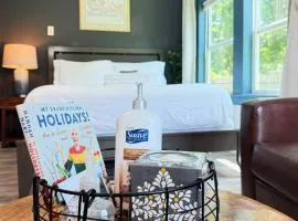 Paseo Nook Studio Private Entry & Parking #34b