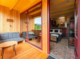 Wezly Tiny House, hotel in Măgura