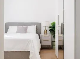 Stylish City Suite, Balcony, Augarten & Center