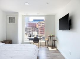 Landing Spectacular Studio Clubhouse Gym, Hotel in Detroit