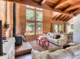 Northwoods Hangout Near Tahoe Donner, Hotel in Truckee
