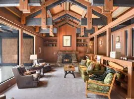 Joy on the River Stunning Waterfront Home for 10