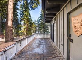 Waters Edge Escape - Patio with BBQ Near Beach, vacation home in Tahoma