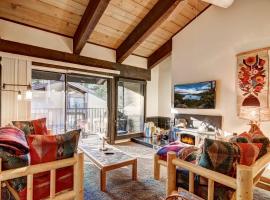 Alpine Meadows Peak 15 Min to Commons Beach, hotel v destinaci Alpine Meadows