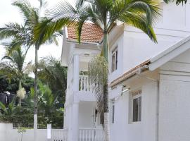 Hallelujah White House Residence, hotel with hot tubs in Entebbe