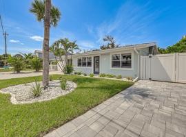 Steps to Englewood Beach Home with Outdoor Oasis!, hotel a Englewood