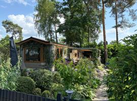 Ruim chalet op een 5 sterren camping, hotel in Markelo