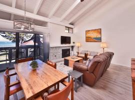Tahoe Lakeside Retreat - Lakefront Condo，位于南太浩湖的分契式公寓