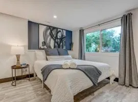 Oak Hills Loft King Workspace w Scenic Views