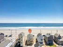 Beachfront Pet Friendly Sleeps 15 and BBQ