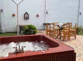 Casa Privada con Jacuzzi Ubicación Central Anapoima, khách sạn ở Anapoima