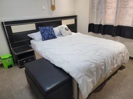 De Caesar's Hotel & Lounge, hotel di Surulere