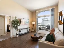 Zircon Zen - Quiet retreat 2BR Pool, Jacuzzi Marina