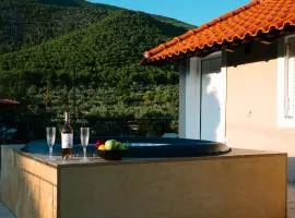 Villarose Suite HotTub SunsetView