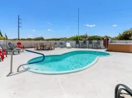 6170 - Poolside Paradise
