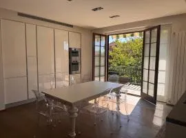 Ampio Appartamento con vista lago, sauna e camino Golf club Margara