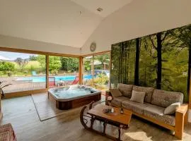 Chambre spacieuse avec balcon et accès piscine chauffée - FR-1-589-701