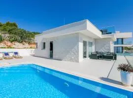 Luxury villa with a swimming pool Seget Donji, Trogir - 22094