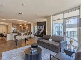 Lush 1BR DT HighRise Gym Pool Parking WD