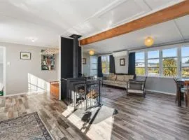 The Flax Cottage - National Park Holiday Home
