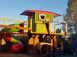 Kids' Paradise House, hotell sihtkohas Balatonboglár