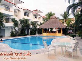 Depa con alberca, 10 min caminando playa Ixtapa, hotel com banheiras de hidromassagem em Ixtapa