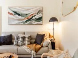 Rivulet Retreat - Cosy South Hobart Home & Parking