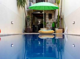 Casa Naxxar 4 Floor Townhouse and Private Pool, hotel di Naxxar