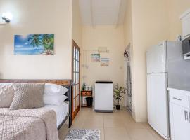 Country Rest - 8 min Drive from UVF Airport, hotel in Vieux Fort