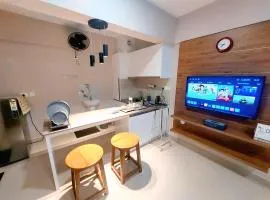 Lavender Airport Suite