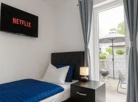 LETA Homes - Komfortables Gästehaus - eigene Parkplätze & Traumterrasse