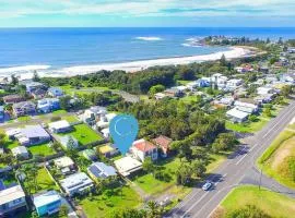 The Cabana - Pet Friendly with Fireplace - 2 Mins to Beach