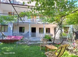 Green Sweet Guesthouse Surami