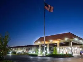 Best Western Plus Lake Front Hotel