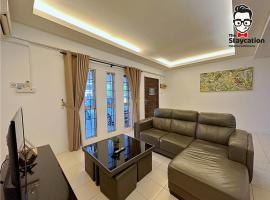 Staycation Homestay 15 Kch City Mall Landed House, hotel in Kuching