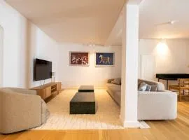 Family-Friendly Home for 10 in Prime Location