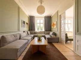 Lovely Apartment Overlooking King's Garden