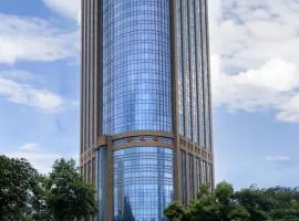 Days Hotel & Suites China Town---Five minutes to reach Changsha Station, the metro Line 2 & Line 6 are nearby,free gym & laundromat,Chinese and Western buffet breakfast is offered on the 31st floor