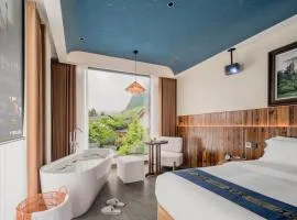 Plum-Spring Elegant Lodge