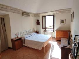 Dimora Fenni - Appartamento elegante nel cuore di Monte Isola con Wi-Fi e aria condizionata, Hotel in Monte Isola