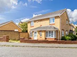 Modern & comfy 4 bedrooms Corby house free parking