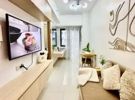 Minimalist Chic Condo near MOA-Shore3 Tower2